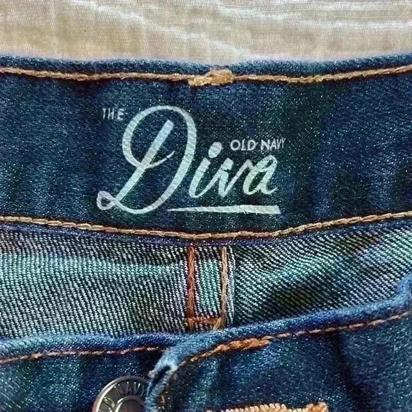 Old Navy Diva Denim Shorts - Picture 3 of 5
